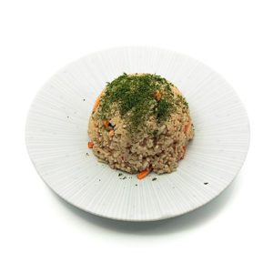 Riso Saltato con Pesce e Verdure